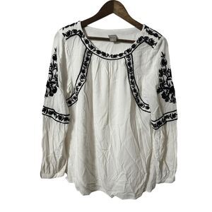 Chicos Women's White Tops/ Black Floral embellishment‎ Blouse Flowy Sz 1 Small